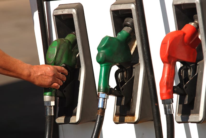 Bencinas sufrirán un alza en sus precios a partir de este jueves