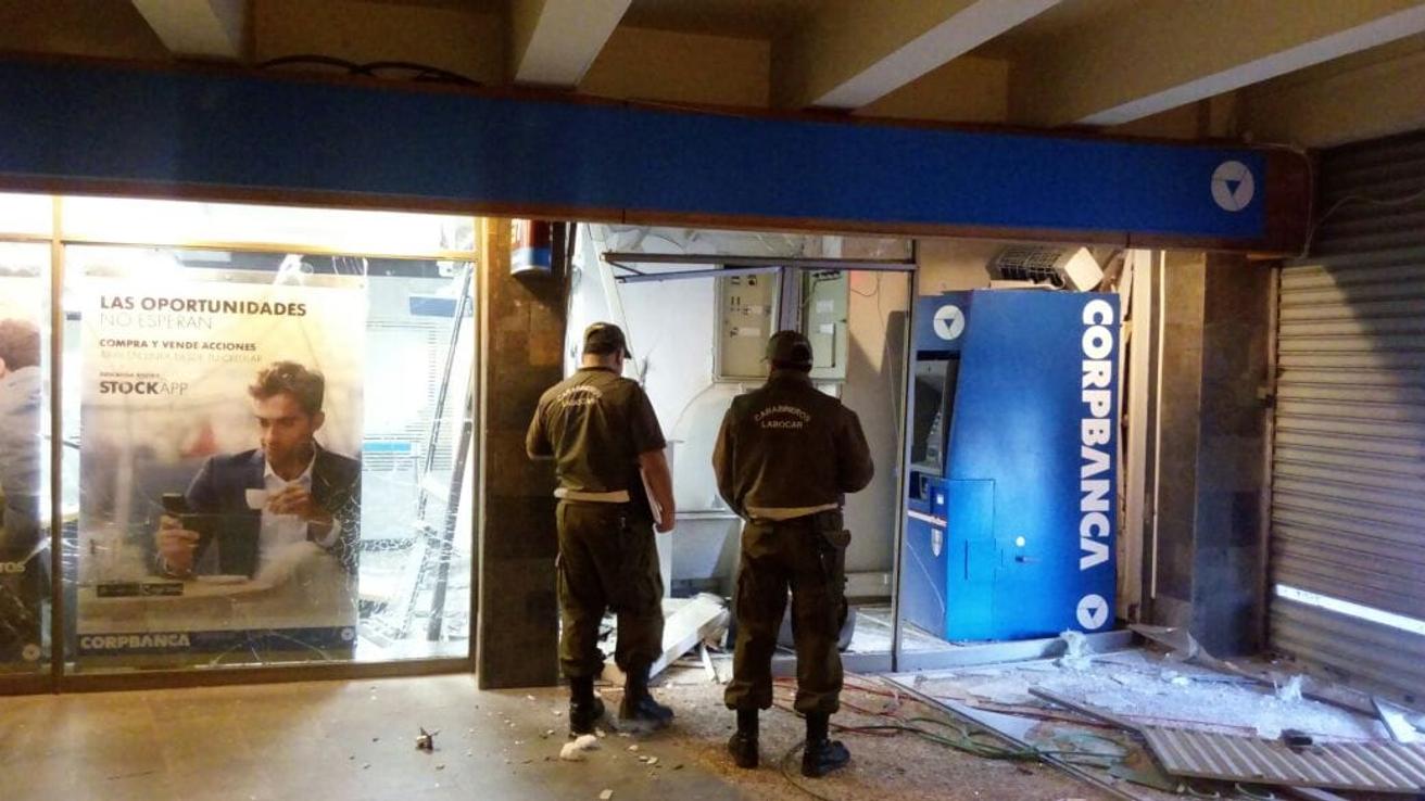 Encapuchados roban cajero automático en la UdeC