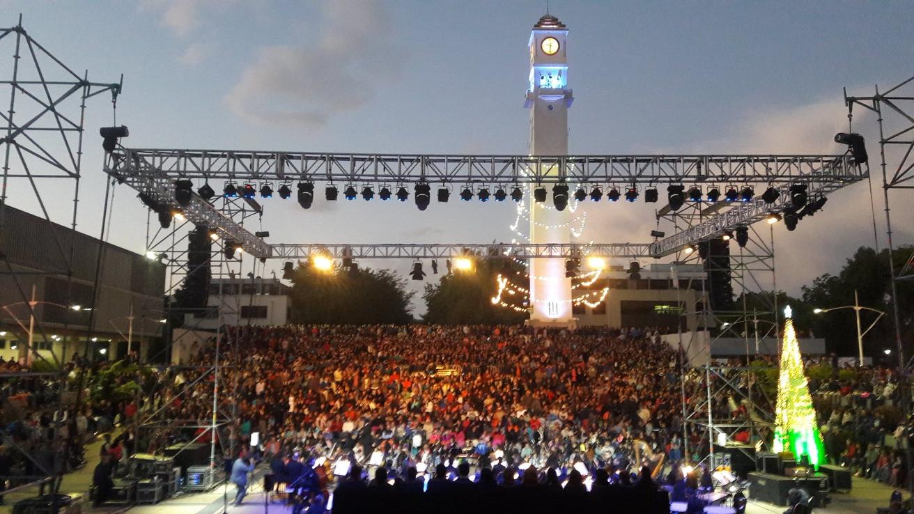 Familias repletaron el Foro ante tradicional concierto navideño en la UdeC