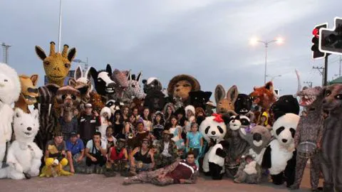 La fiesta más colorida de la región se toma las calles de Talcahuano
