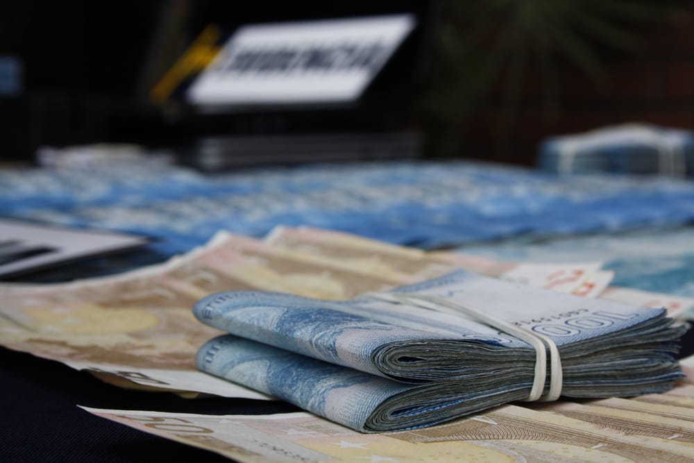 Encontró más de 13 millones de pesos en la calle y los entregó a la policía