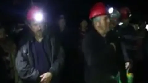 Emotivo mensaje de Mineros de Curanilahue minutos antes de pasar año nuevo bajo tierra