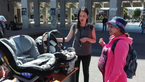 Cambios en la ley: Niños de hasta 8 años deberán usar sillas en asientos traseros de los automóviles