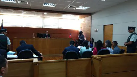 Decretan el arraigo de gendarmes imputados por apremios ilegítimos a reos en Chillán