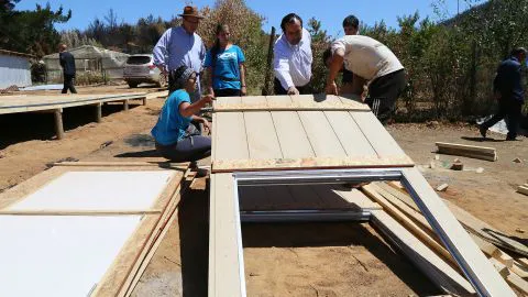 Comenzaron trabajos de construcción de viviendas de emergencia en Quirihue