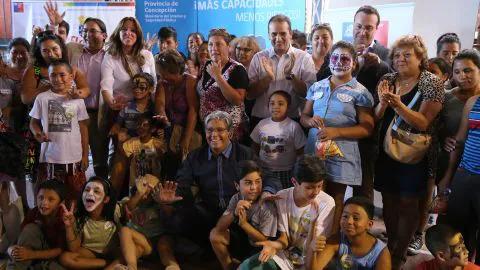 Niños afectados por incendios forestales recibirán nuevos uniformes escolares de forma gratuita