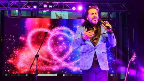 Talcahuano le cantó al amor
