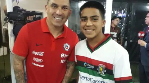 Gary Medel lo hizo otra vez: Cumplió el sueño de joven hincha de Lota Schwager