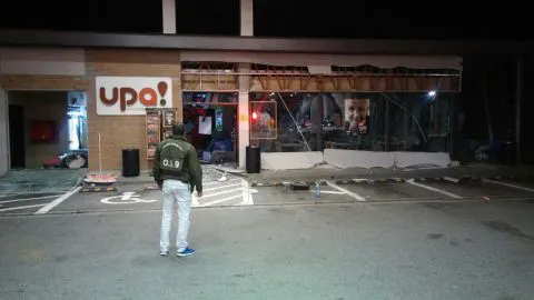 Sujetos hacen explotar cajero en servicentro shell