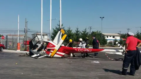 Helicóptero cae en el frontis de una empresa en Chillán