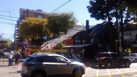 Conocido pub penquista sufrió con un incendio en su tercer piso
