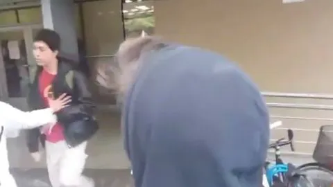 Estudiantes humillan a compañero en mechoneo en la UdeC