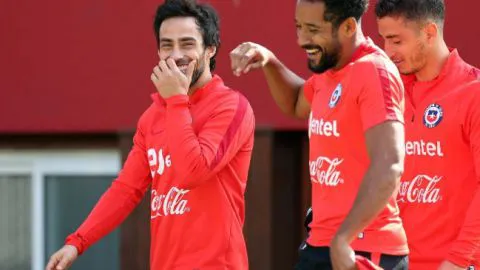Sin el Mago Valdivia, Pizzi tendría definido el equipo para enfrentar a Argentina
