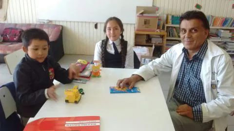 Igual volvieron: con 2 alumnos la arrasada escuela Crucero de Huaro tuvo su primer día de clases