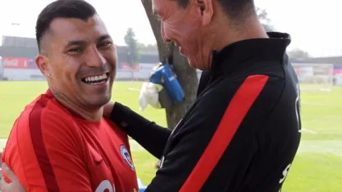 El tremendo gesto que Gary Medel tuvo con pequeño cadete de Lota Schwager
