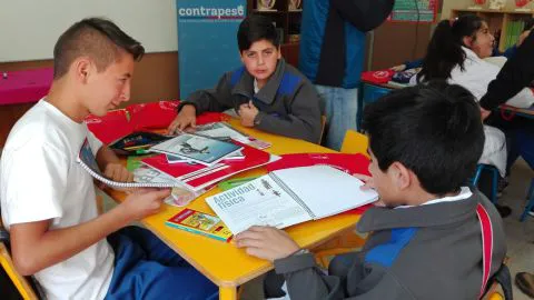 Entregan útiles a estudiantes afectados por incendios forestales