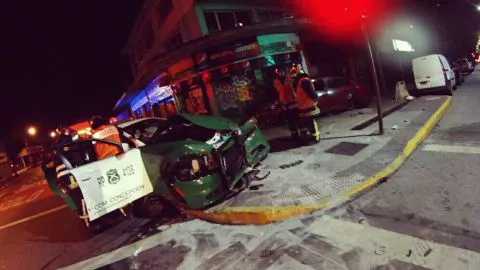 Dodge de Carabineros chocó con otro vehículo policial en Concepción