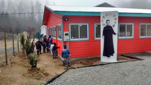 Vídeo: En 66 días reconstruyen quemada Escuela Agua Corta de Hualqui