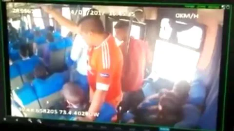 Delincuente roba a vista y paciencia de todos en buses de Concepción
