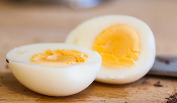 Chef revela cómo cocer huevos duros para que la cáscara salga sin problemas y sin tener que romperla