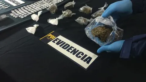 PDI decomisó más de 800 dosis de droga y detuvo a 4 personas en Coronel
