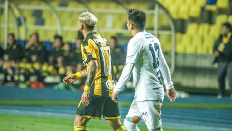 El Vial derrotó a San Joaquín y escaló al primer lugar de la Tercera División