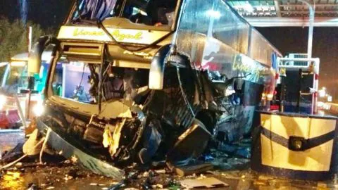Grave accidente registró bus de la empresa Linea Azul