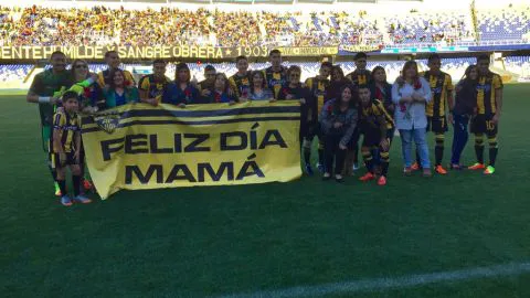 La sorpresa que tenían preparada a los jugadores del Vial en el triunfo ante Tomás Greig