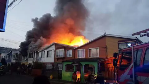 Incendio de grandes proporciones se registró en Lota
