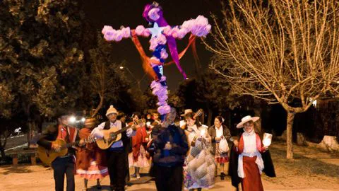 La Cruz de Mayo, fiesta popular romántica