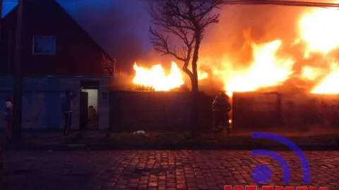 Incendio en una vivienda deja a 10 personas damnificadas en Concepción