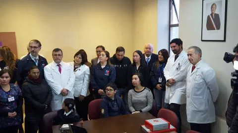 Niños escuchan por primera vez gracias a operación en Hospital Regional
