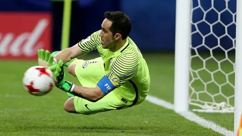 “Chino” Ríos llenó de elogios a Claudio Bravo