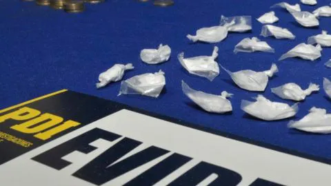 Detienen a pareja con más de 500 dosis de droga en Laja