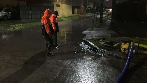 Anegamiento de calles y deslizamiento de tierra provocó sistema frontal en San Pedro de la Paz