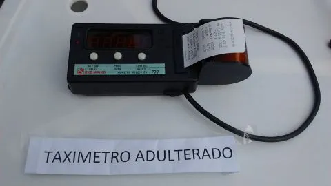 Mayor fiscalización a taxitas: Transportes adquieres pulsómetros para detectar taximetros adulterados
