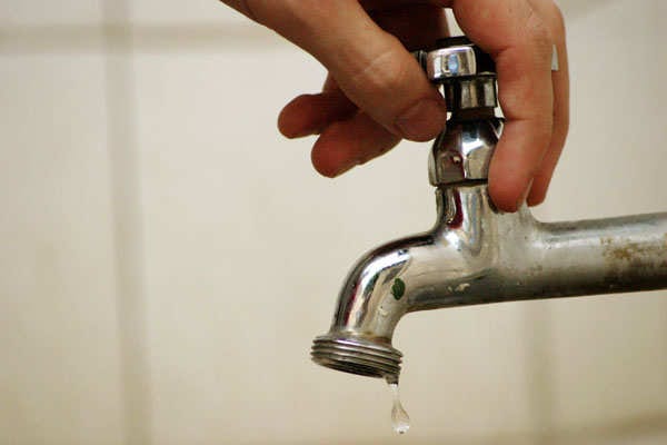 Corte de agua potable afecta a cerca de 400 casas en Los Ángeles