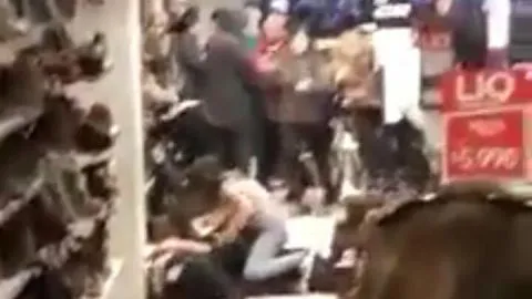 Violenta agresión de mecheras a dos guardias de local comercial en Concepción
