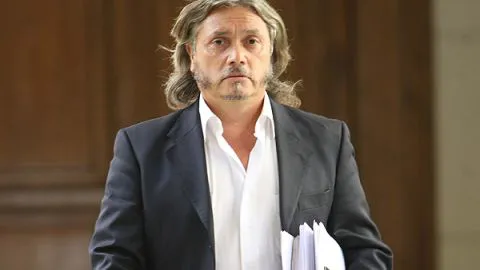 Embargan pertenencias de senador Alejandro Navarro por millonaria deuda