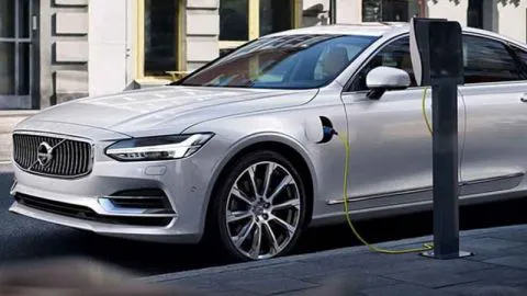 Adiós al motor convencional: Volvo fabricará solo autos eléctricos