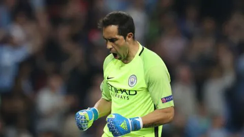 Claudio Bravo gigante: consiguió un nuevo palmarés en su carrera