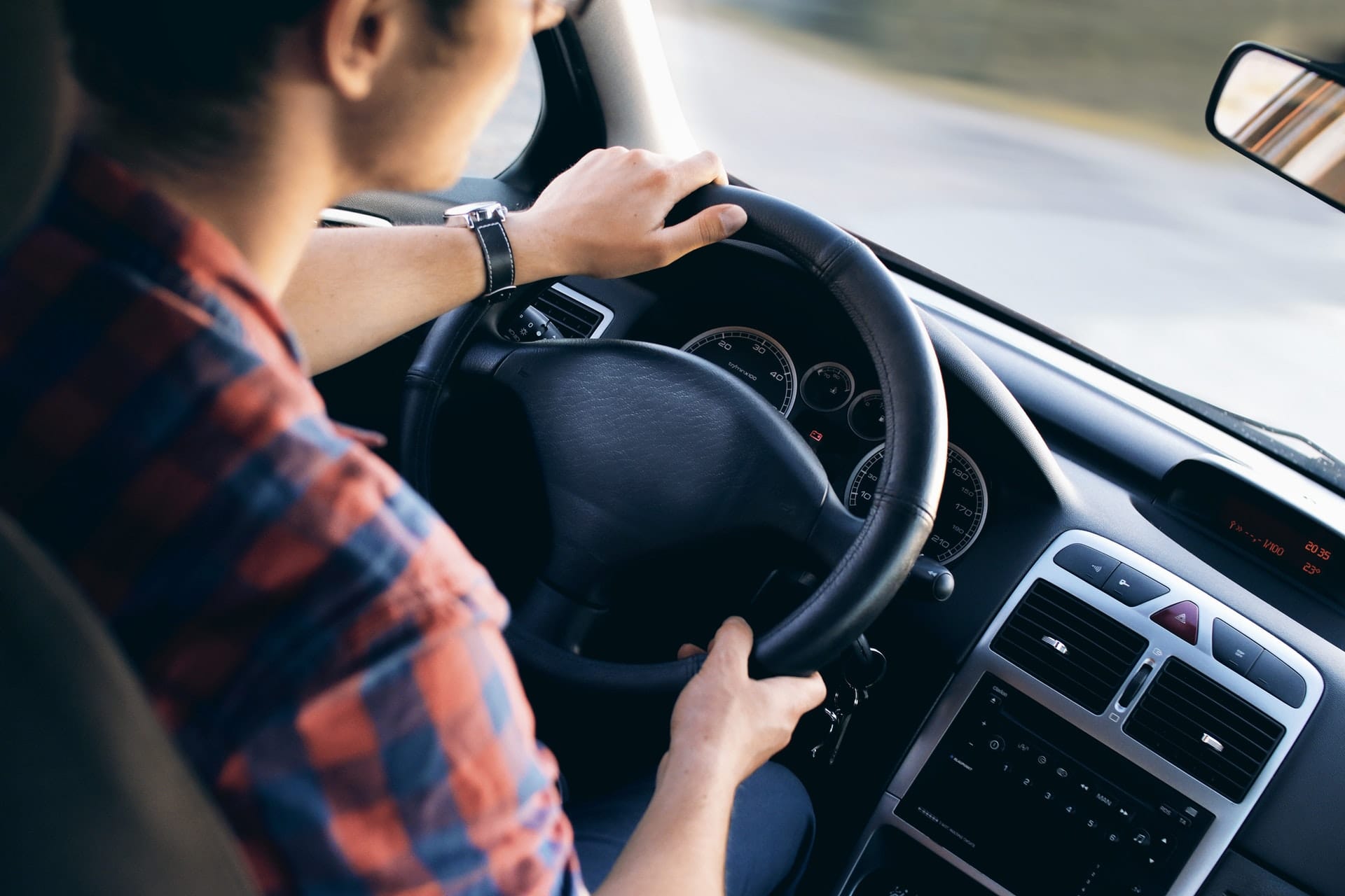 Nieto de 15 años atropelló a abuela de 87 que le enseñaba a conducir: la mujer murió producto del accidente