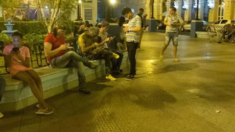 La paradoja de Internet de Cuba: el control y censura de la red