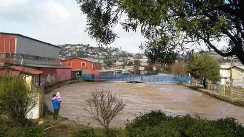 Declaran Alerta Roja para la comuna de Curanilahue por crecida de río
