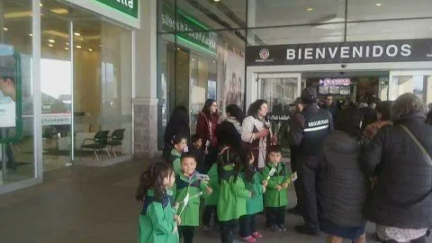 Mall de Coronel echa a niños de escuela de lenguaje del recinto