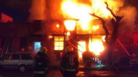 Tres viviendas se vieron afectadas por un incendio en el centro de Concepción