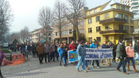 Profesores marchan por Concepción en rechazo a propuesta educacional