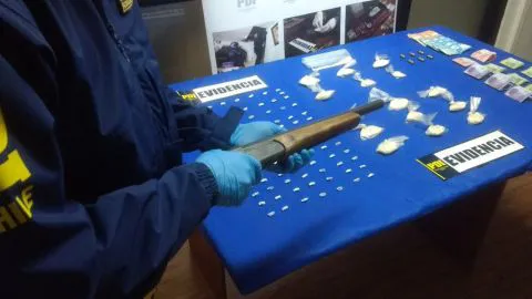 PDI decomisó más de 6 mil dosis de drogas y armas en Coronel
