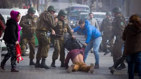 Joven homosexual denunció ser torturado por su condición tras ser detenido en Penco