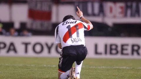 ¡¡Gigante y Leyenda!! Marcelo Salas ahora en videojuego